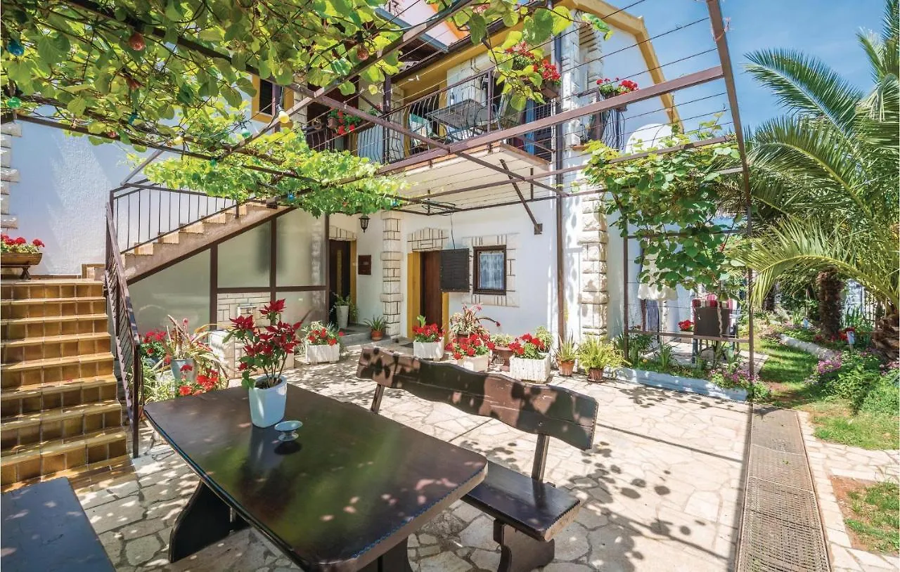3 Bedroom Awesome Apartment In Medulin
