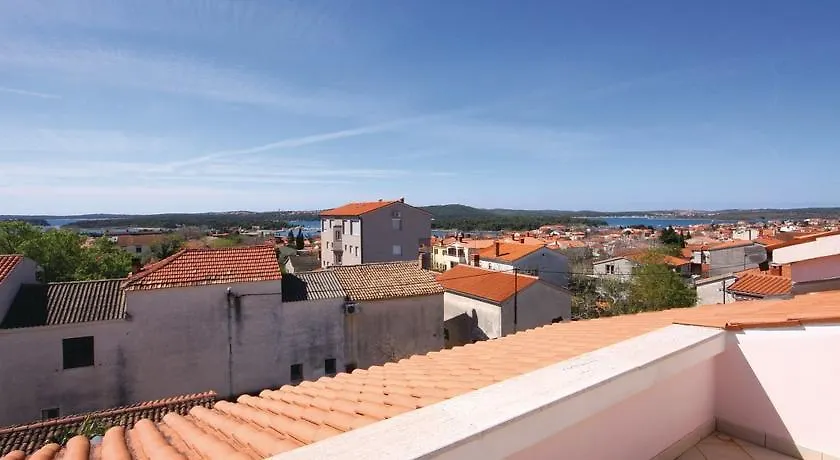 3 Bedroom Awesome Apartment In Μεντουλίν