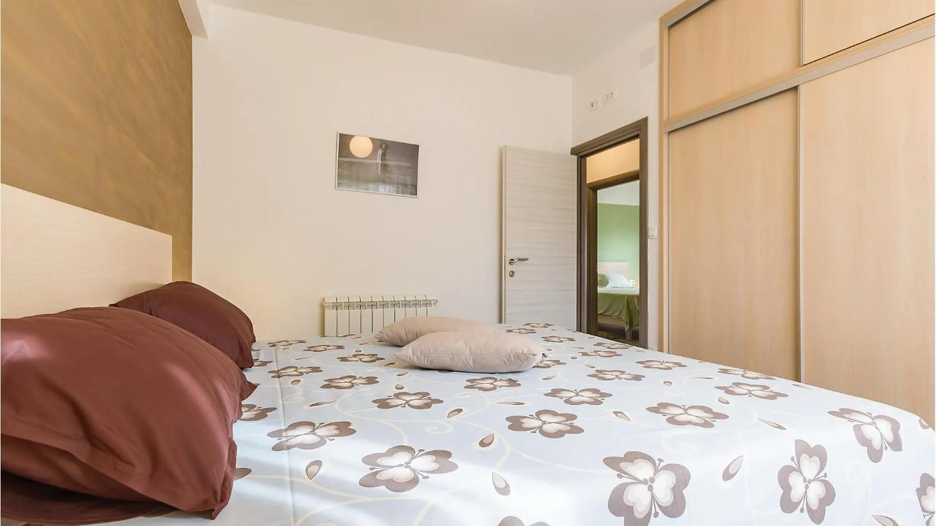 3 Bedroom Awesome Apartment In Μεντουλίν