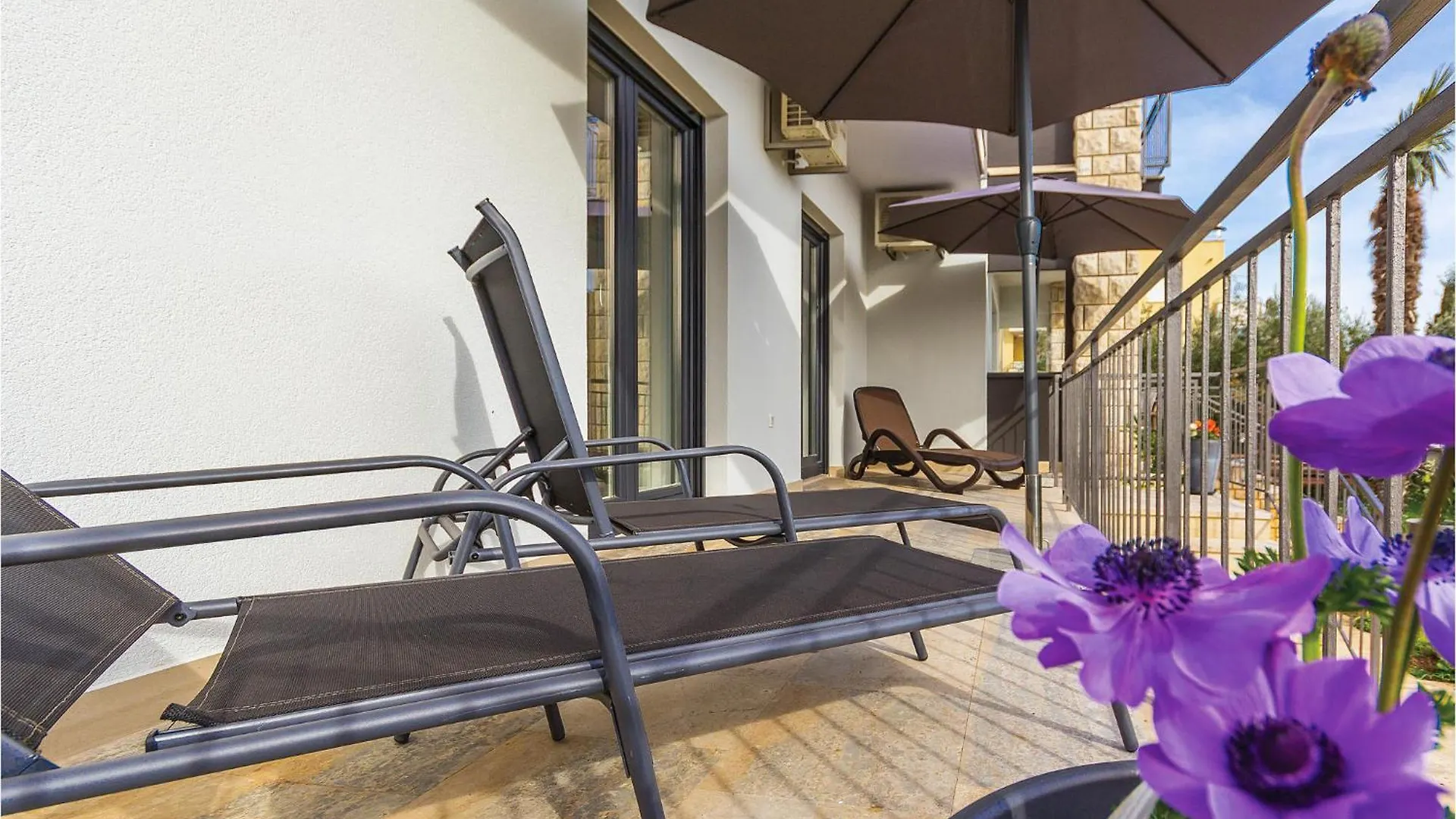 3 Bedroom Awesome Apartment In Μεντουλίν
