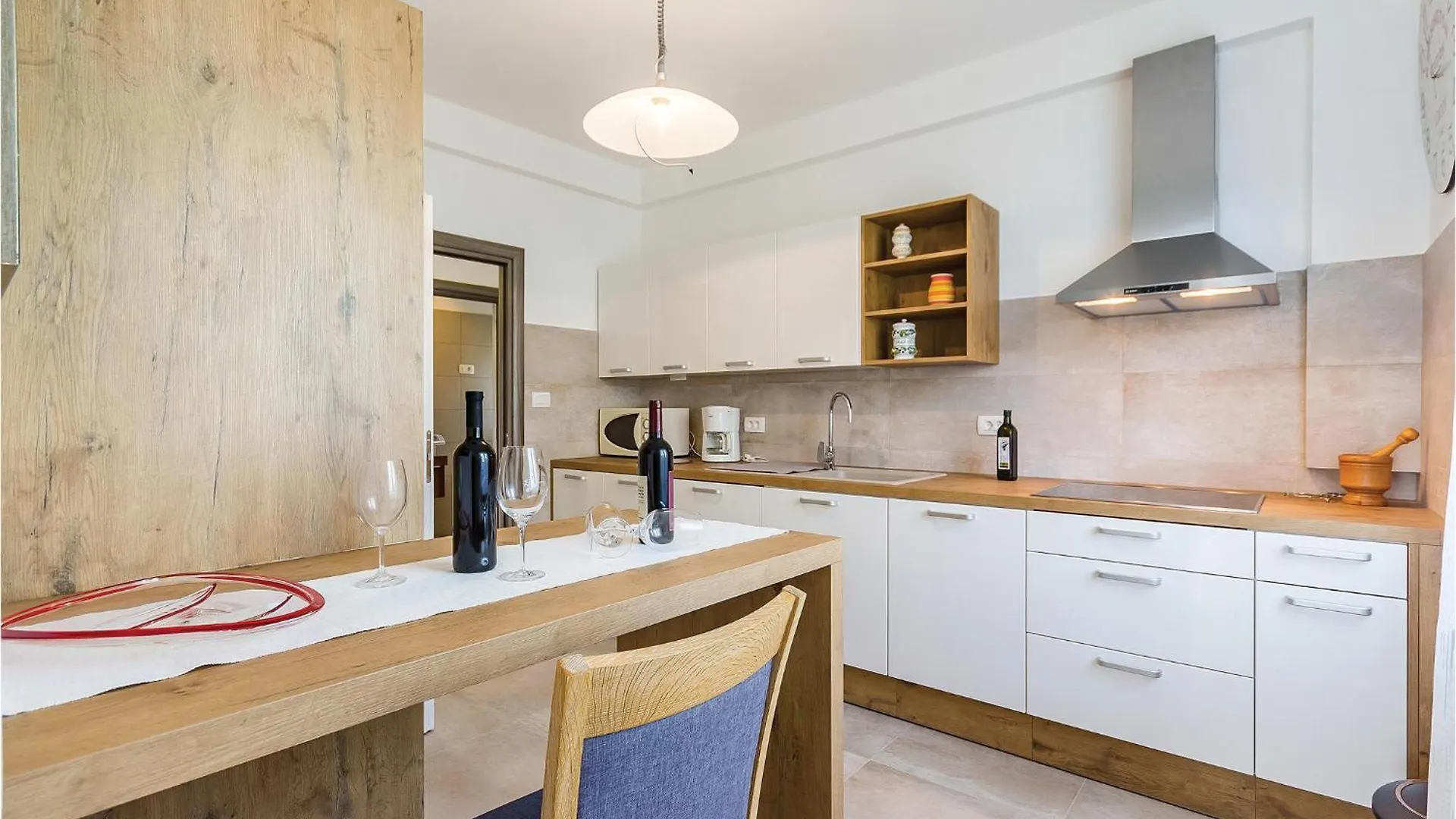 3 Bedroom Awesome Apartment In Μεντουλίν