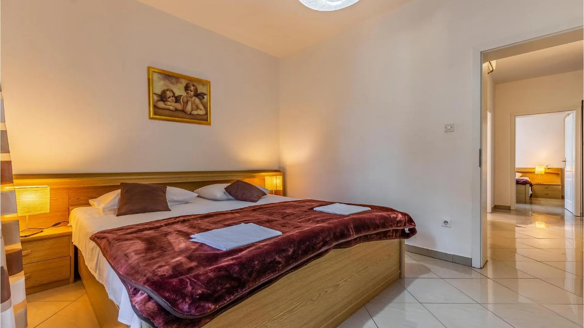 3 Bedroom Awesome Apartment In Μεντουλίν