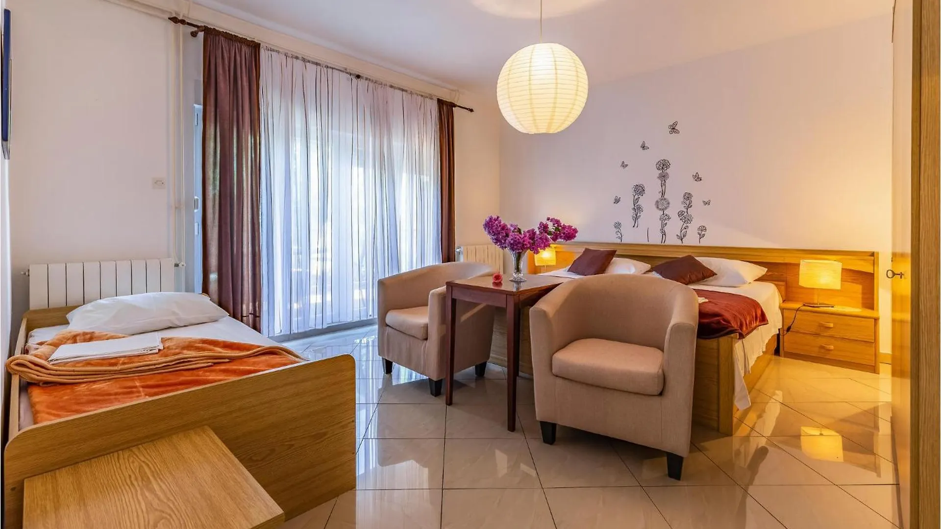 3 Bedroom Awesome Apartment In Μεντουλίν