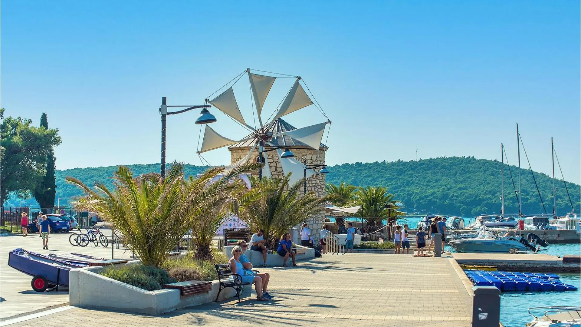 3 Bedroom Awesome Apartment In Μεντουλίν