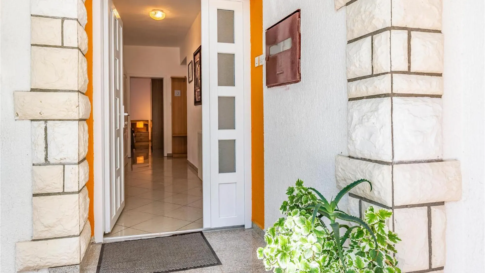 3 Bedroom Awesome Apartment In Μεντουλίν